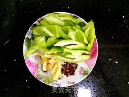 Make Pyramid chicken step 1