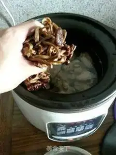 Make The tea and mushroom party
