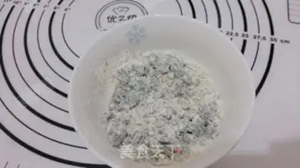Make Sesame sugar triangles step 6