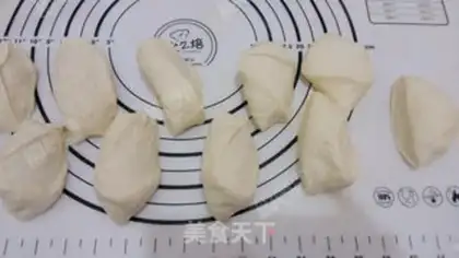 Make Sesame sugar triangles step 8