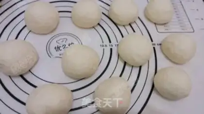 Make Sesame sugar triangles step 9