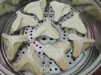 Make Sesame sugar triangles step 14