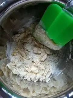 Make Almond strawberry pie step 1