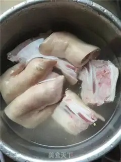 Make Spicy roasted pig hoof step 0
