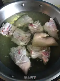 Make Spicy roasted pig hoof step 1