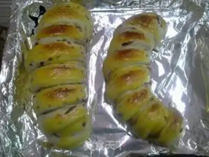 Make Cranberry caterpillar bread step 7