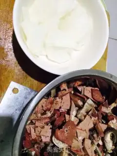 Make The radish lamb soup step 1