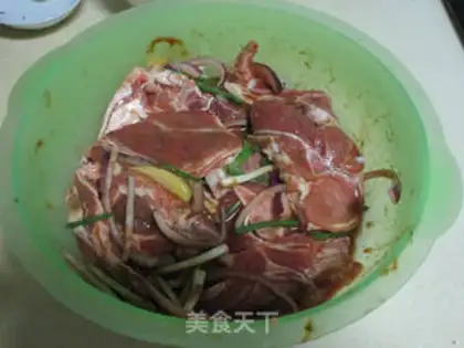 Make Rosemary roasted sheep shoulder chops step 2