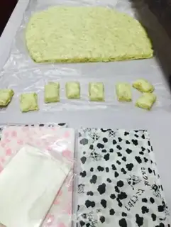 Make Cow Rolling Sugar step 7