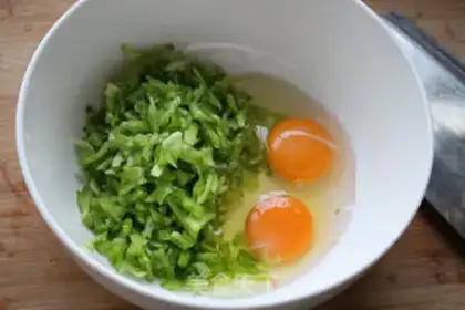 Make Bitter eggcake step 2