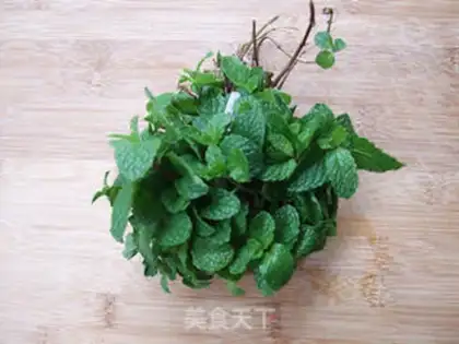 Make Mint pineapple step 1