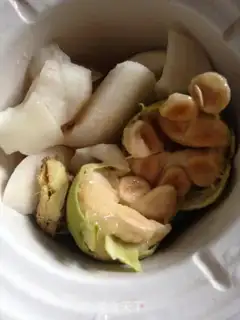 Make Rohango Pear soup step 0