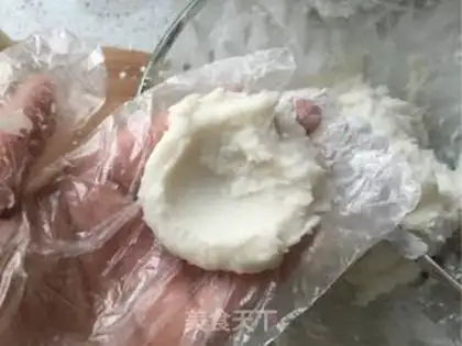 Make Red Bean Mountain medicine cake step 6