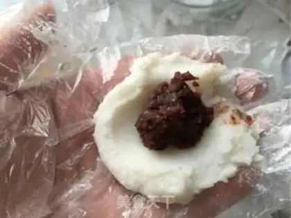 Make Red Bean Mountain medicine cake step 7