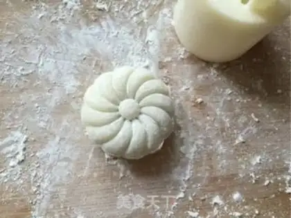 Make Red Bean Mountain medicine cake step 9