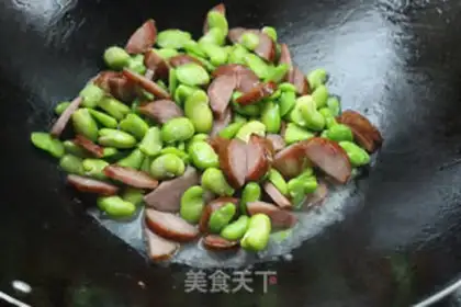 Make Red intestinal fried bean petals step 6