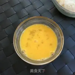 Make Soup of wine and eggs step 1