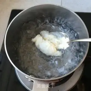 Make Soup of wine and eggs step 2