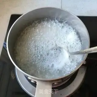 Make Soup of wine and eggs step 3