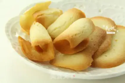 Make Pelican pretzels step 9
