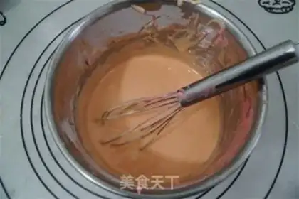 Make Christmas strawberry roll step 6