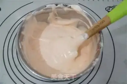 Make Christmas strawberry roll step 7