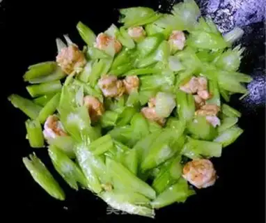 Make Celery lily shrimp step 11