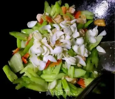 Make Celery lily shrimp step 13