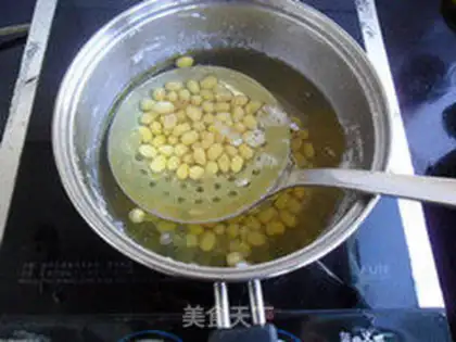 Make Snow gravy, soybeans step 1