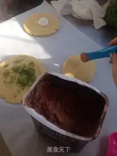 Make A panda with a tea and cocoa cookie step 9
