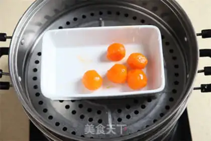 Make Egg yolk pizza step 0