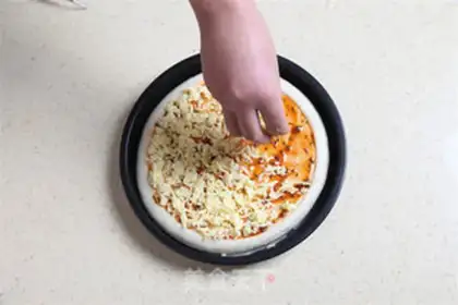Make Egg yolk pizza step 3