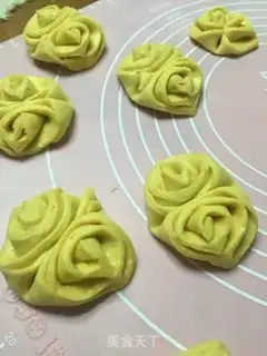 Make Pumpkin buns step 4