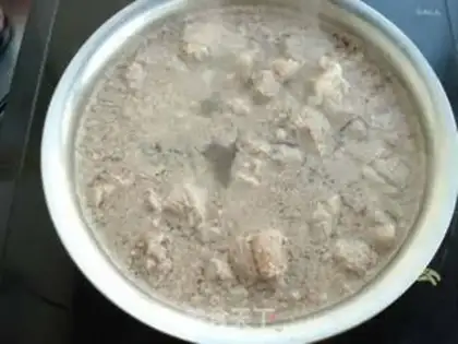 Make Yellow lamb soup step 1