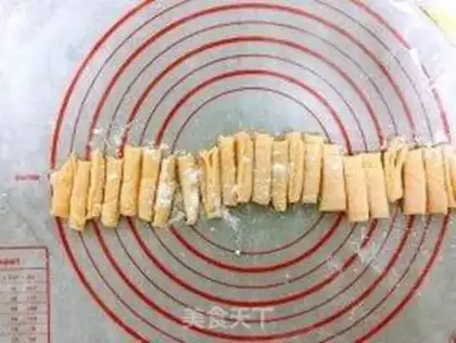 Make Carrot tomato egg noodles step 6