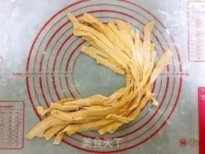 Make Carrot tomato egg noodles step 7