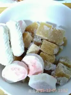 Make Frozen tofu fishball soup step 1