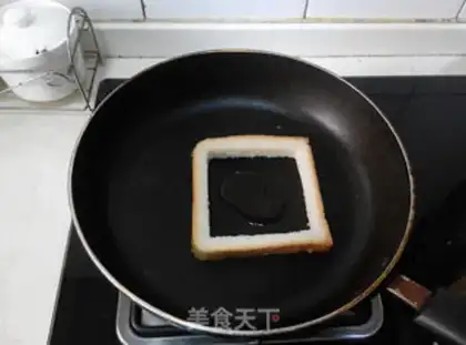 Make Toast eggs step 3