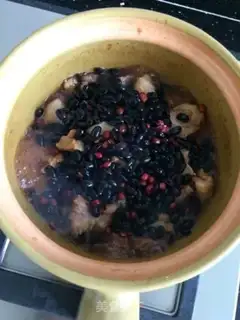 Make Black and red beans and flowers step 4