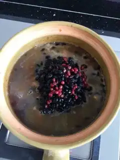 Make Black and red beans and flowers step 5