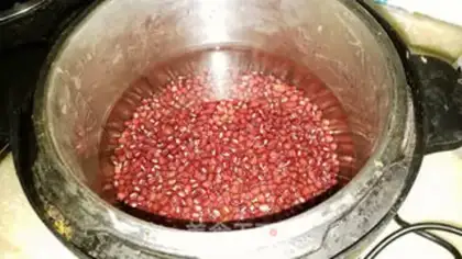 Make Red bean pumpkin round soup step 1