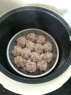 Make Pearl meatballs step 3