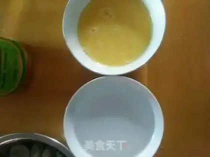 Make Cracking eggs step 1
