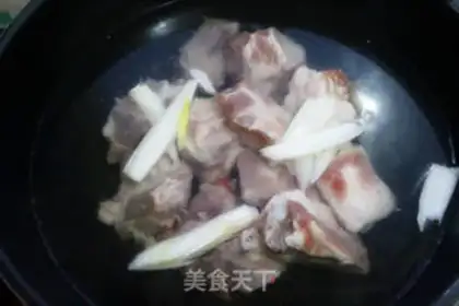 Make Cream ribs, seafood tofu soup step 1