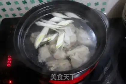 Make Cream ribs, seafood tofu soup step 4