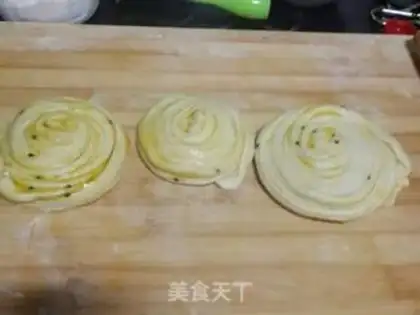 Make Straw hat pie step 4