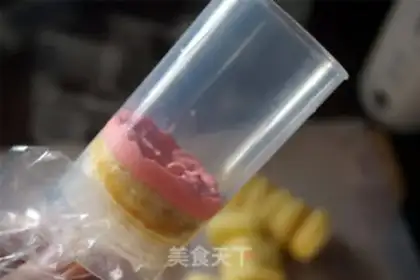 Make Rainbow push cake step 3