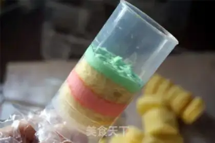 Make Rainbow push cake step 4