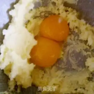 Make Gold coconut ball step 1