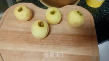 Make Cracking apples step 0